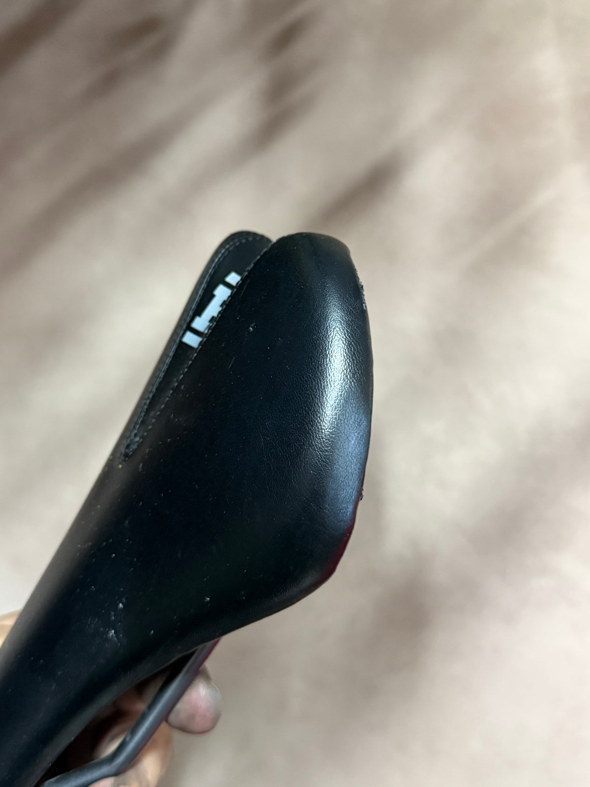 Hoy Bicycle Saddle – right side profile