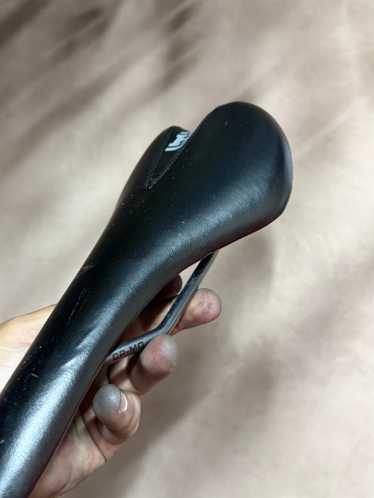 Hoy Bicycle Saddle – left side profile