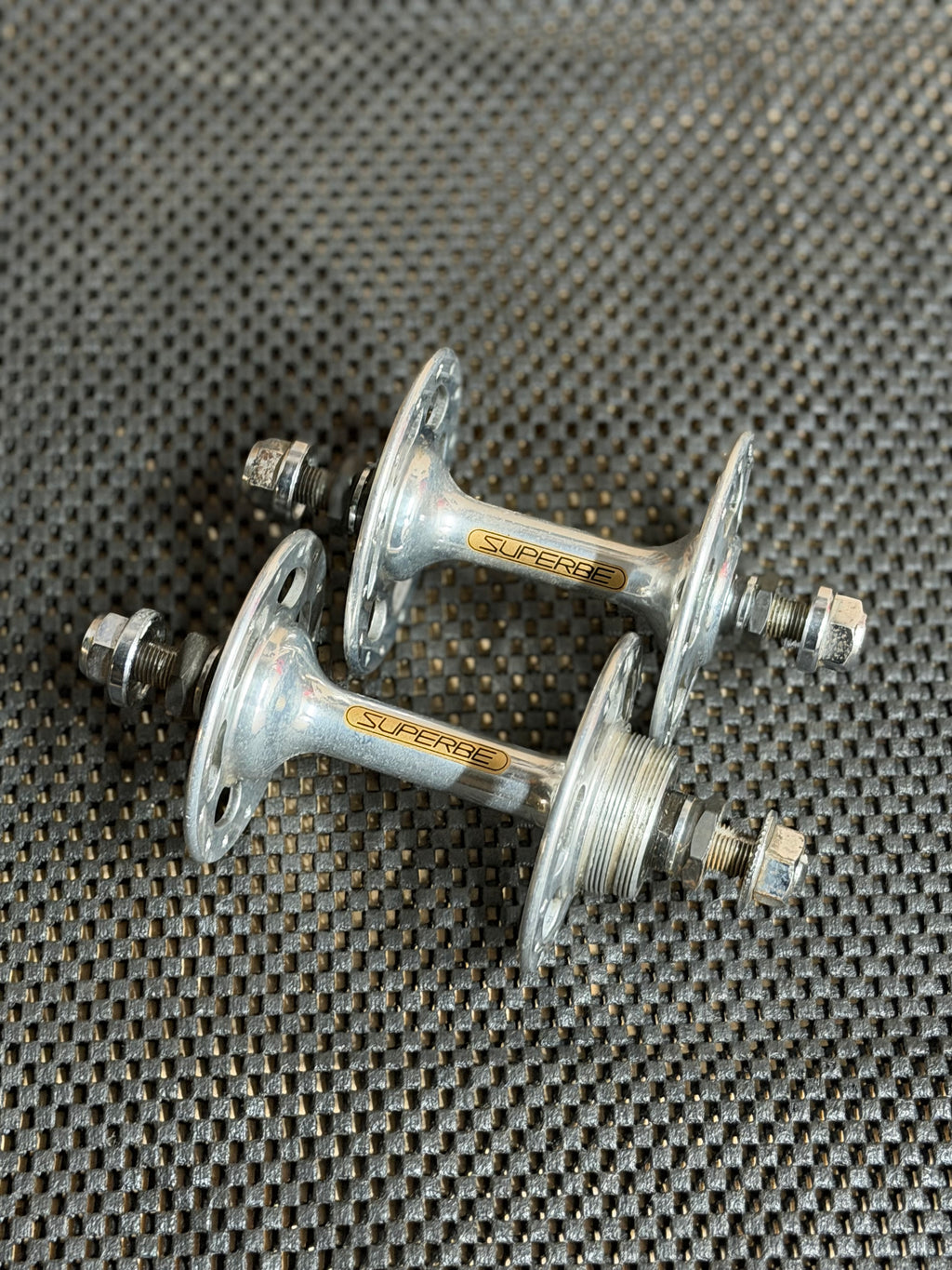 Suntour Superbe Track Hubset 28H Front & Rear – front and rear hubs together