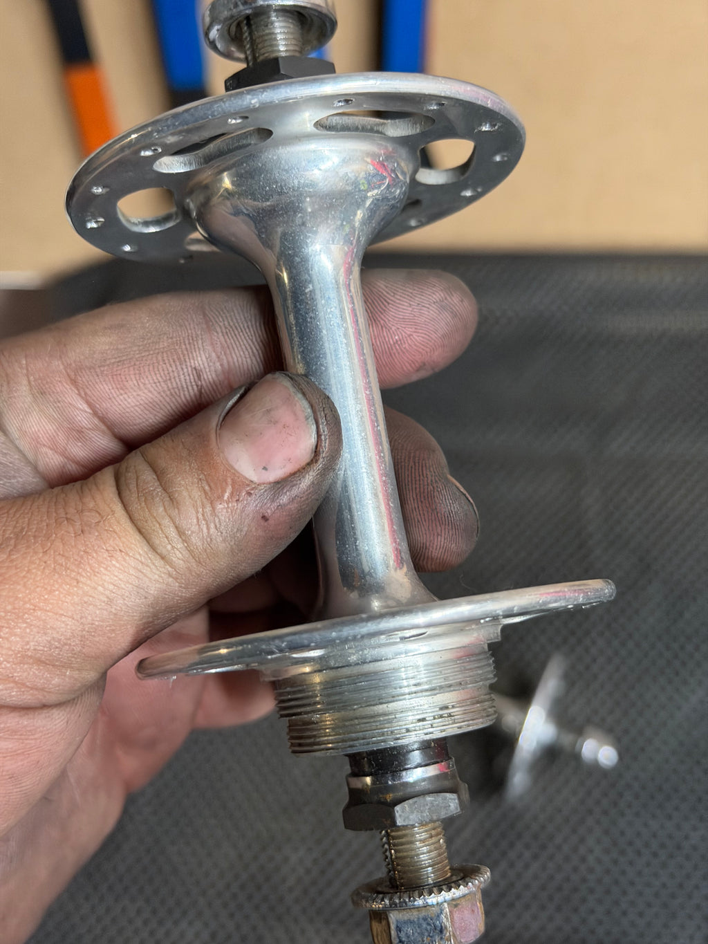 Suntour Superbe Track Hubset 28H Front & Rear – hub shell side view