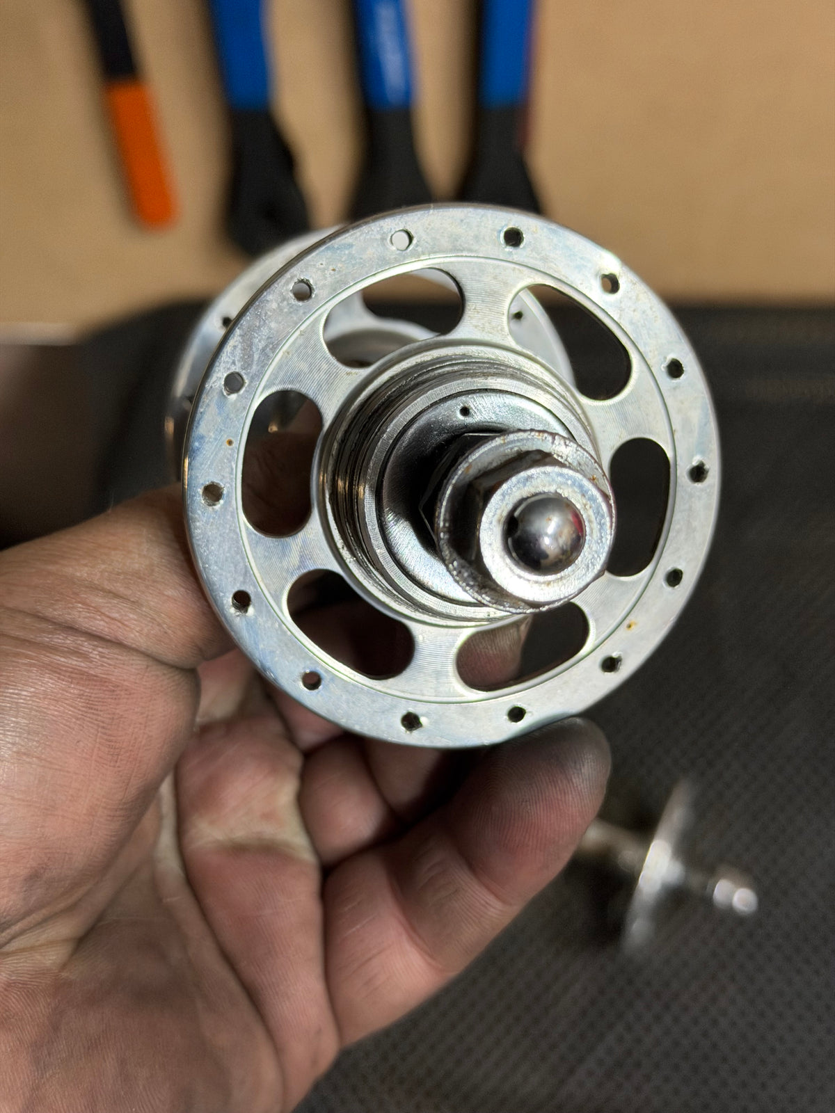 Suntour Superbe Track Hubset 28H Front & Rear – hub flange and axle end