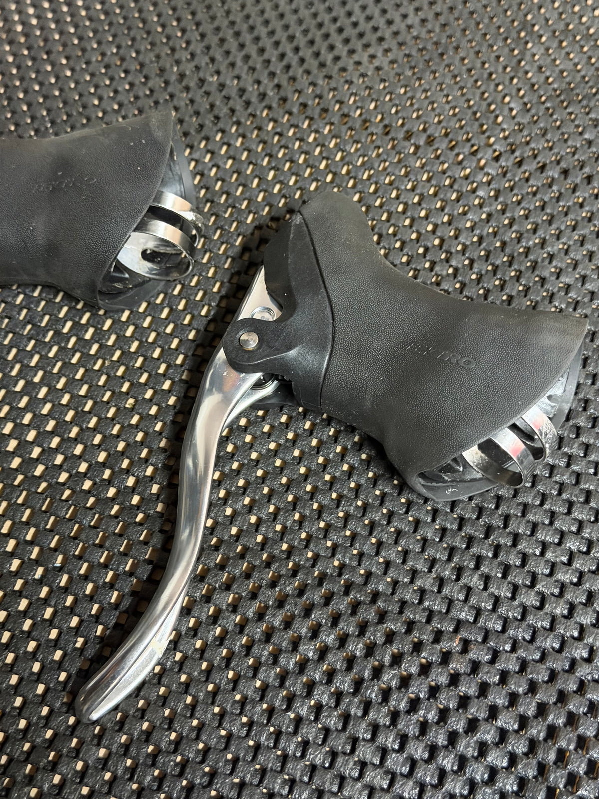 Tektro Fixed Gear & Single Speed Brake Levers – rear of hood