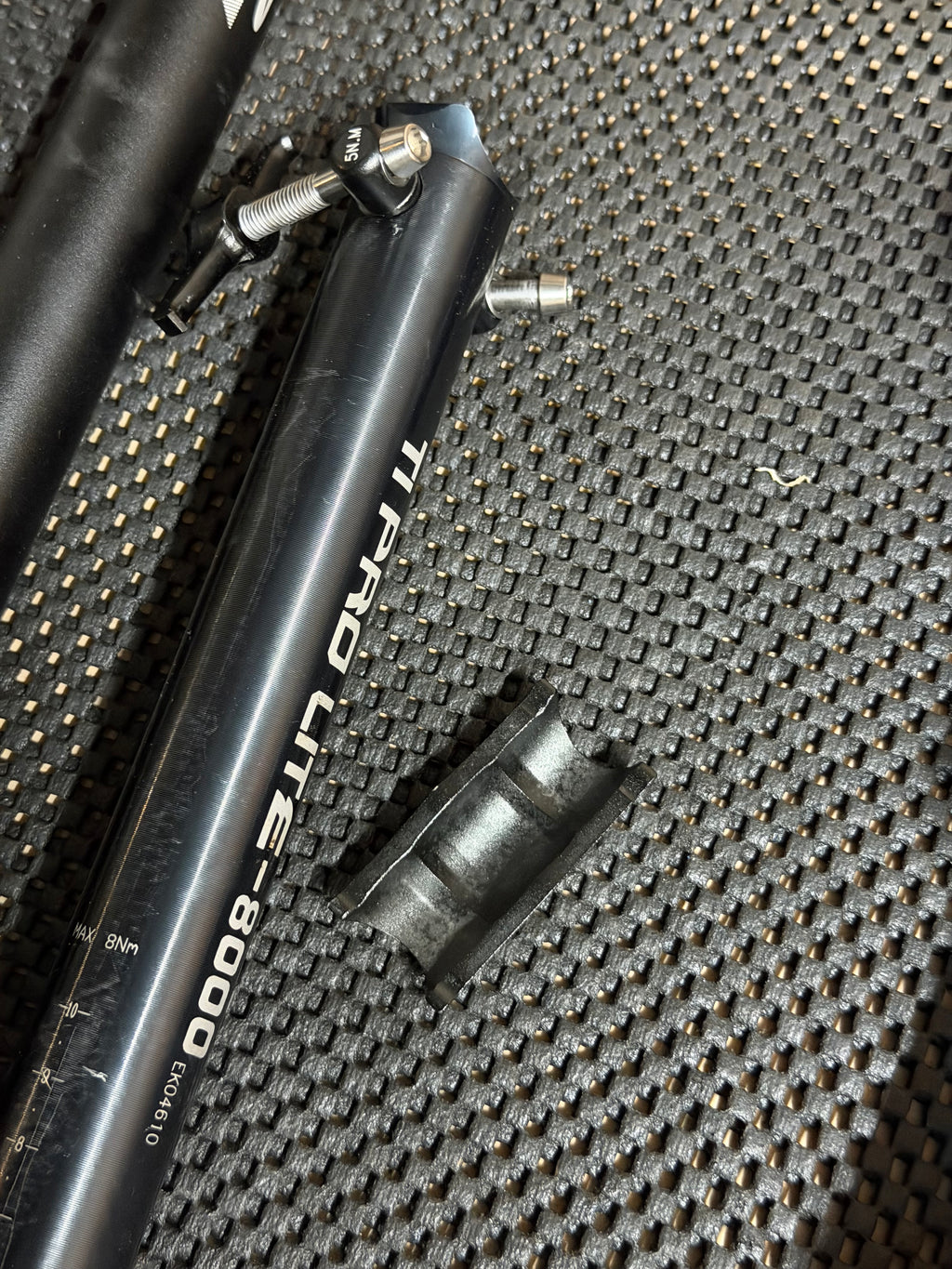 TI PRO LIGHT CNC Aluminium Seatpost 27.2mm – seatpost and loose clamp parts