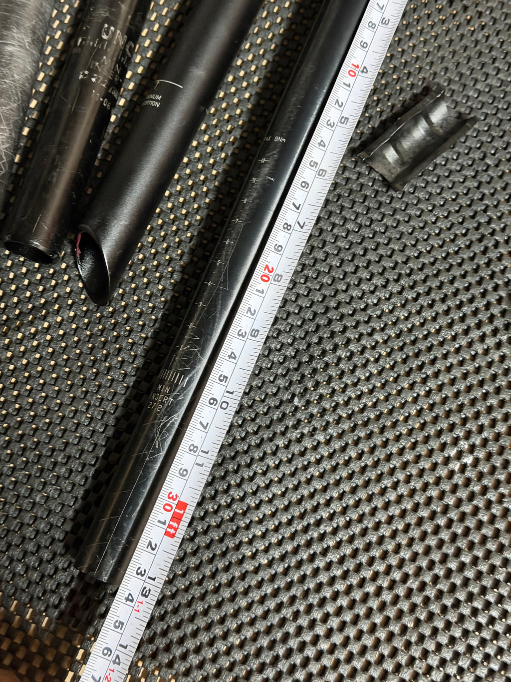 TI PRO LIGHT CNC Aluminium Seatpost 27.2mm – seatpost beside tape measure