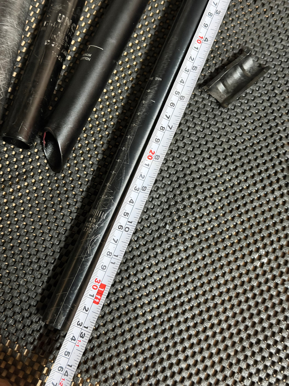 TI PRO LIGHT CNC Aluminium Seatpost 27.2mm – seatpost beside tape measure
