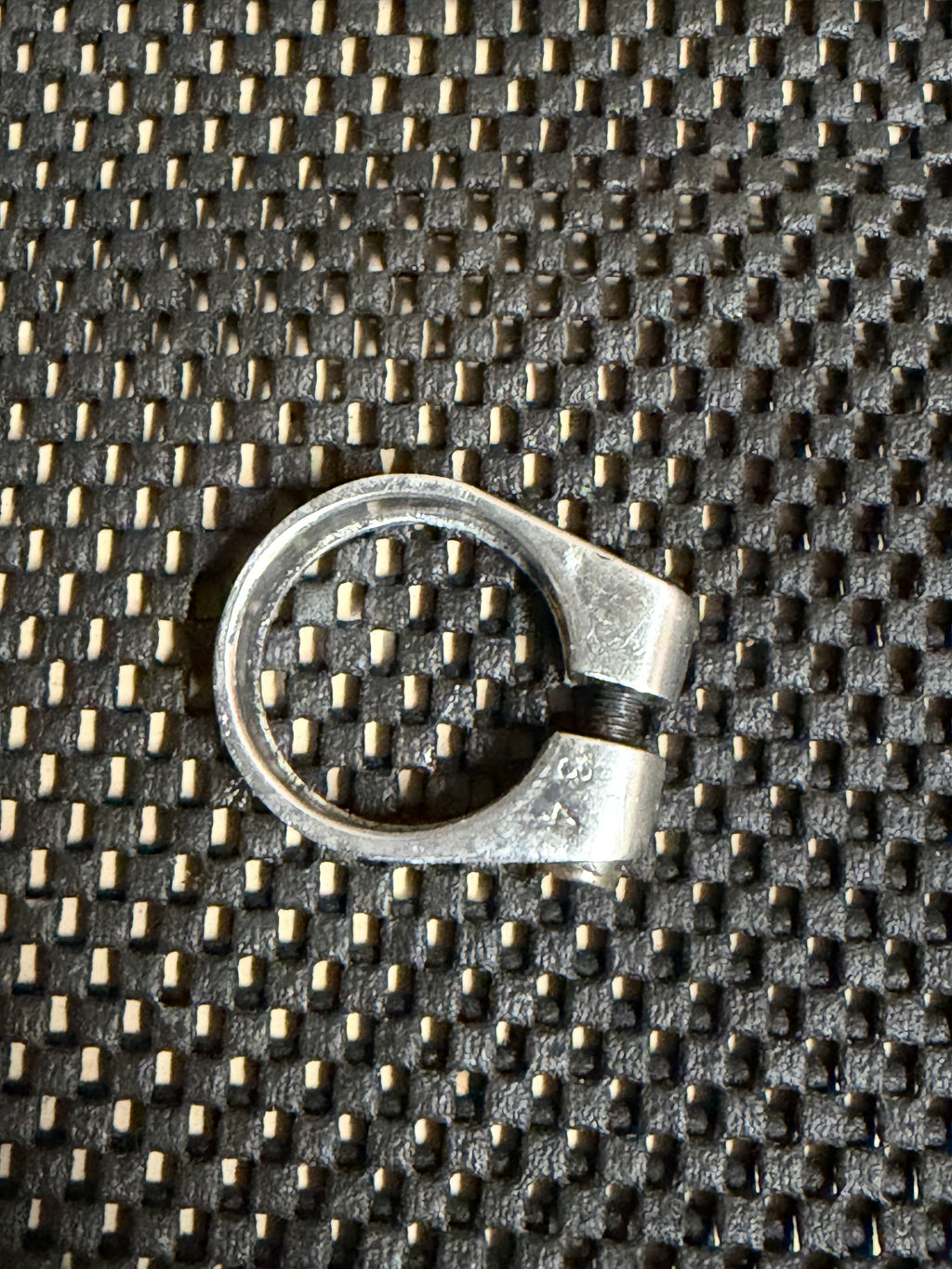Bicycle Seatpost Clamp 32.2mm – clamp bolt detail