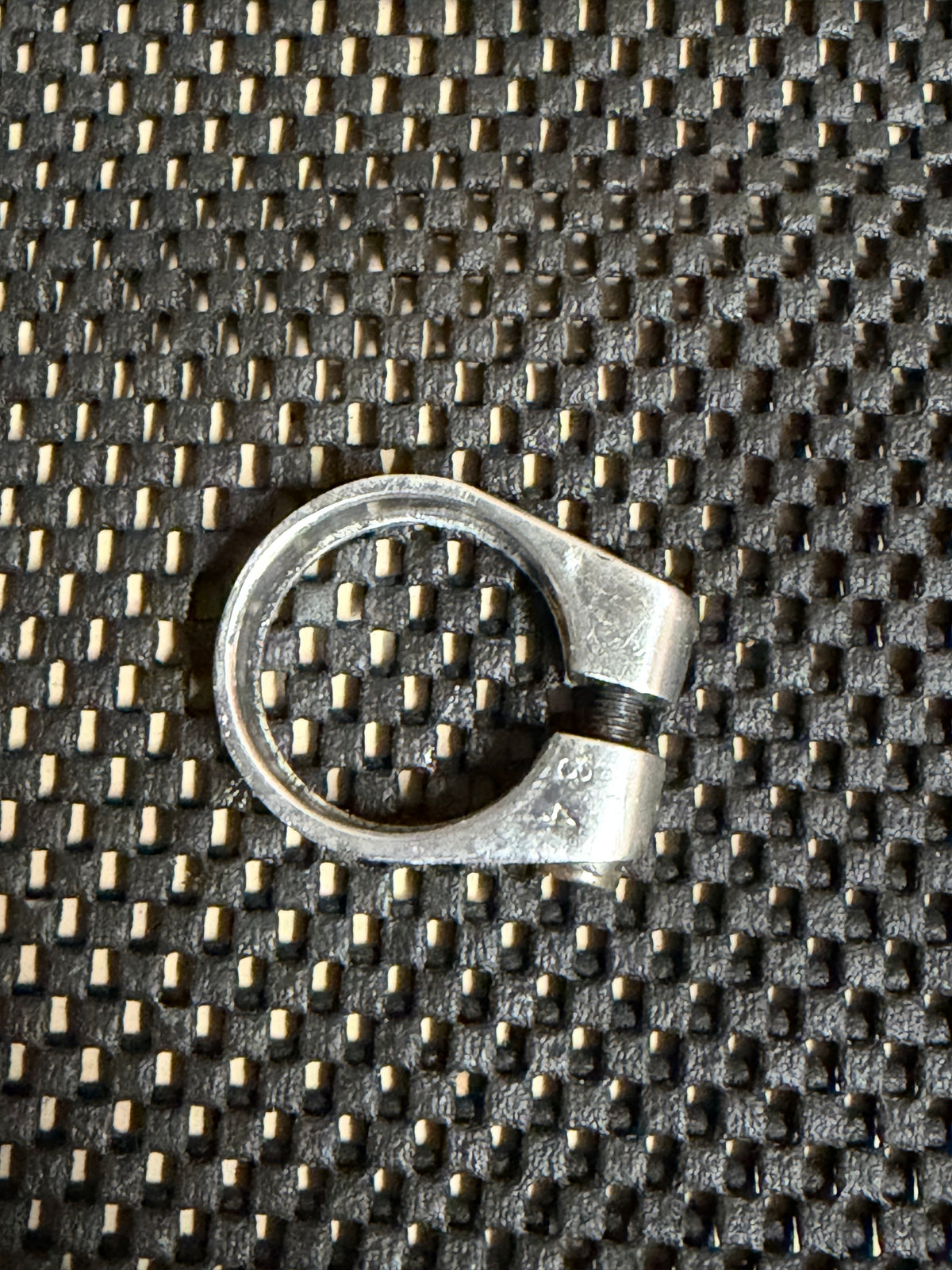 Bicycle Seatpost Clamp 32.2mm – clamp bolt detail