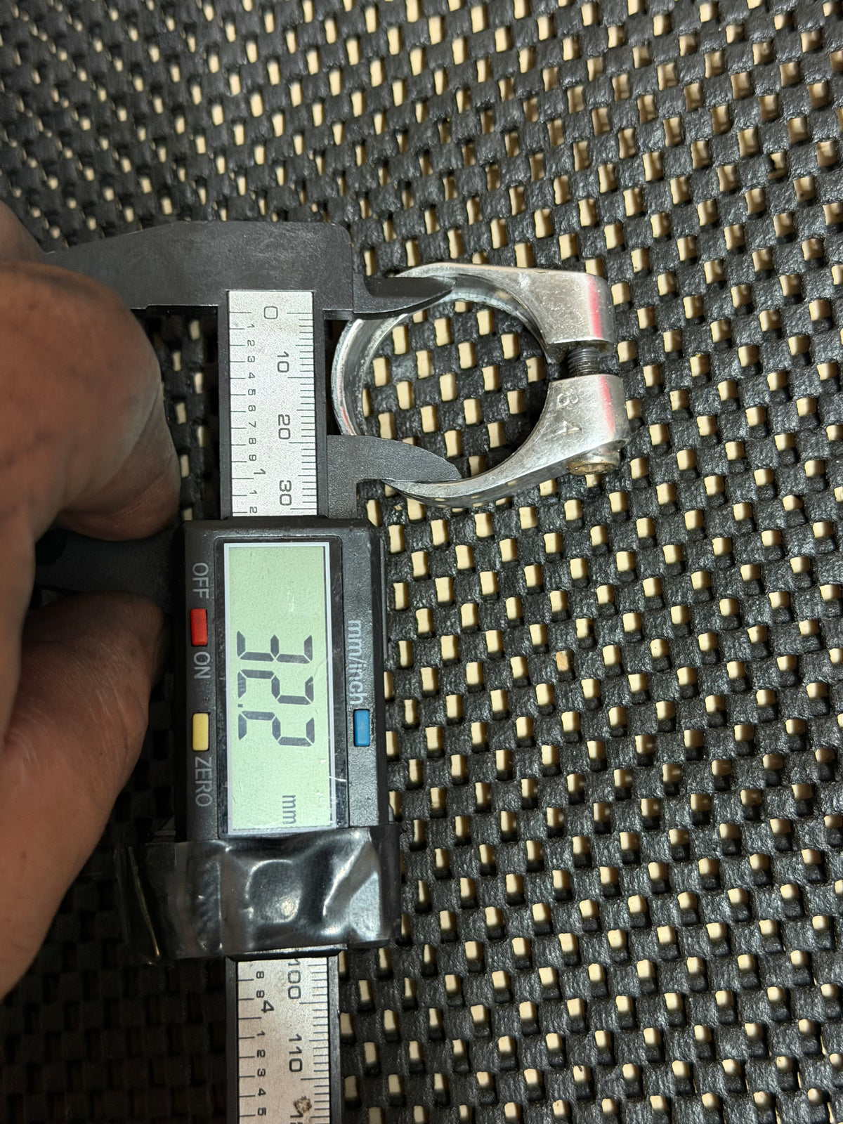 Bicycle Seatpost Clamp 32.2mm – diameter measured with caliper