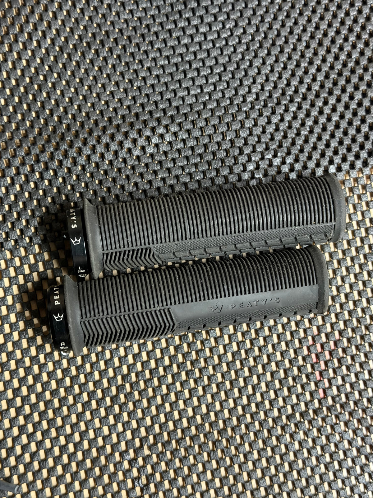 Peaty's Lock-On MTB Handlebar Grips – pair of grips
