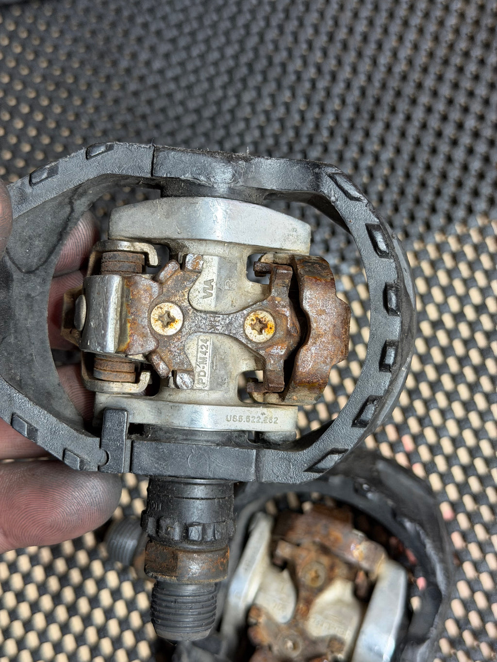 Shimano SPD MTB Pedals – Rust Present – reverse mechanism with rust
