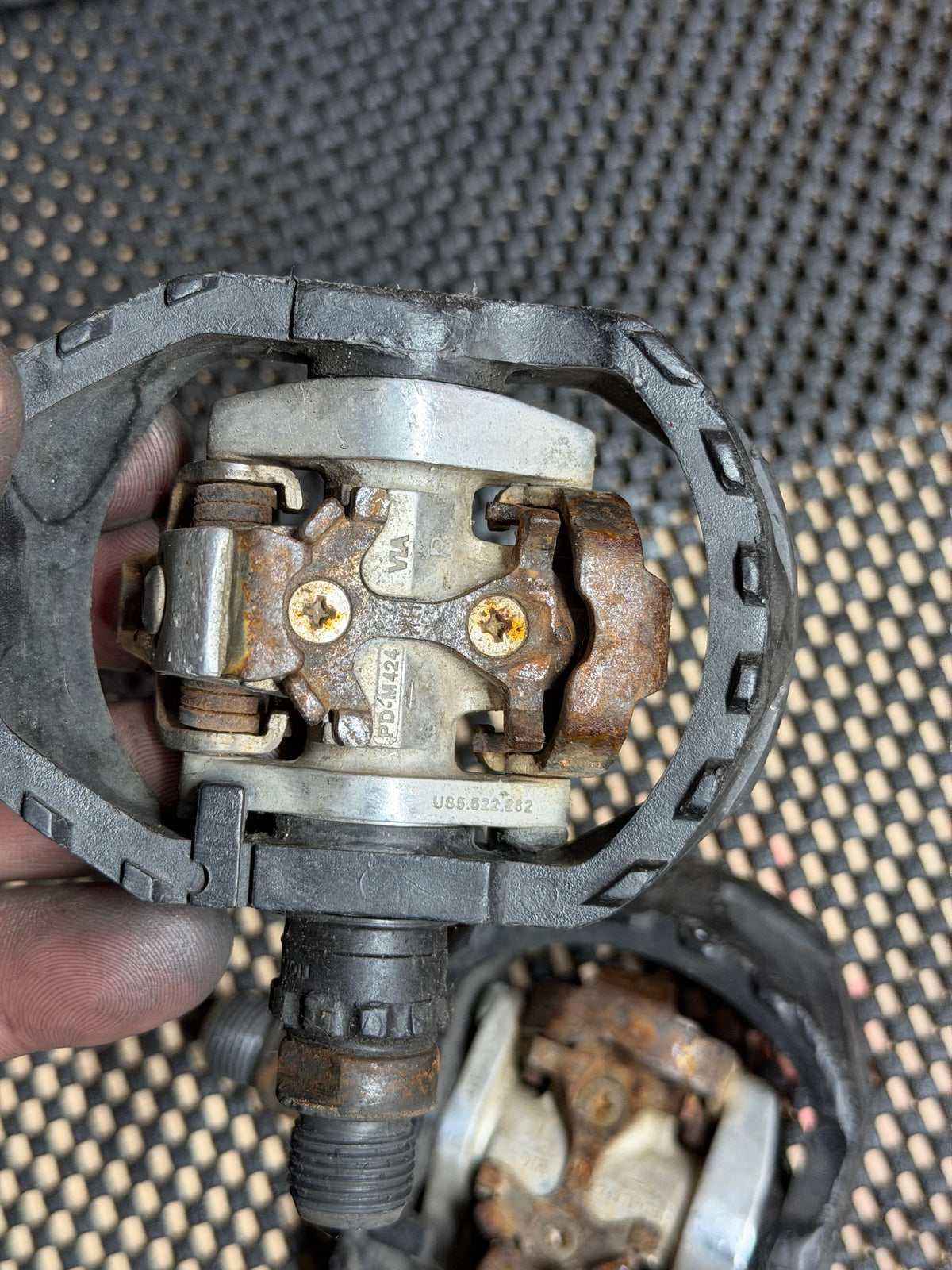 Shimano SPD MTB Pedals – Rust Present – reverse mechanism with rust