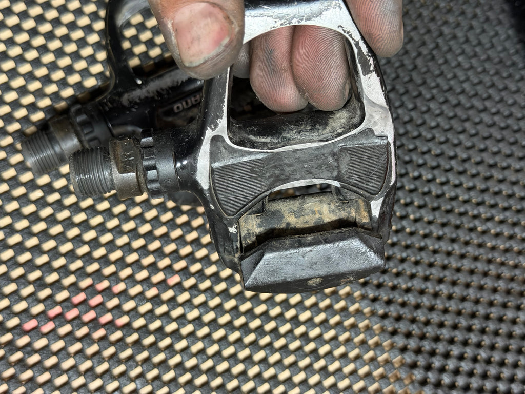 Shimano PD-R540 SPD-SL Road Pedals – pedal spindle and platform