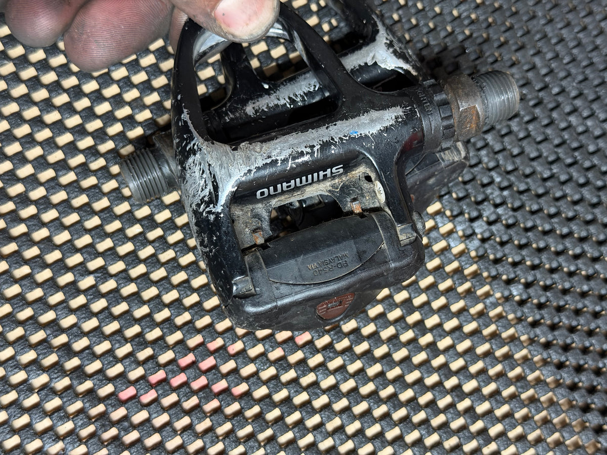 Shimano PD-R540 SPD-SL Road Pedals – underside