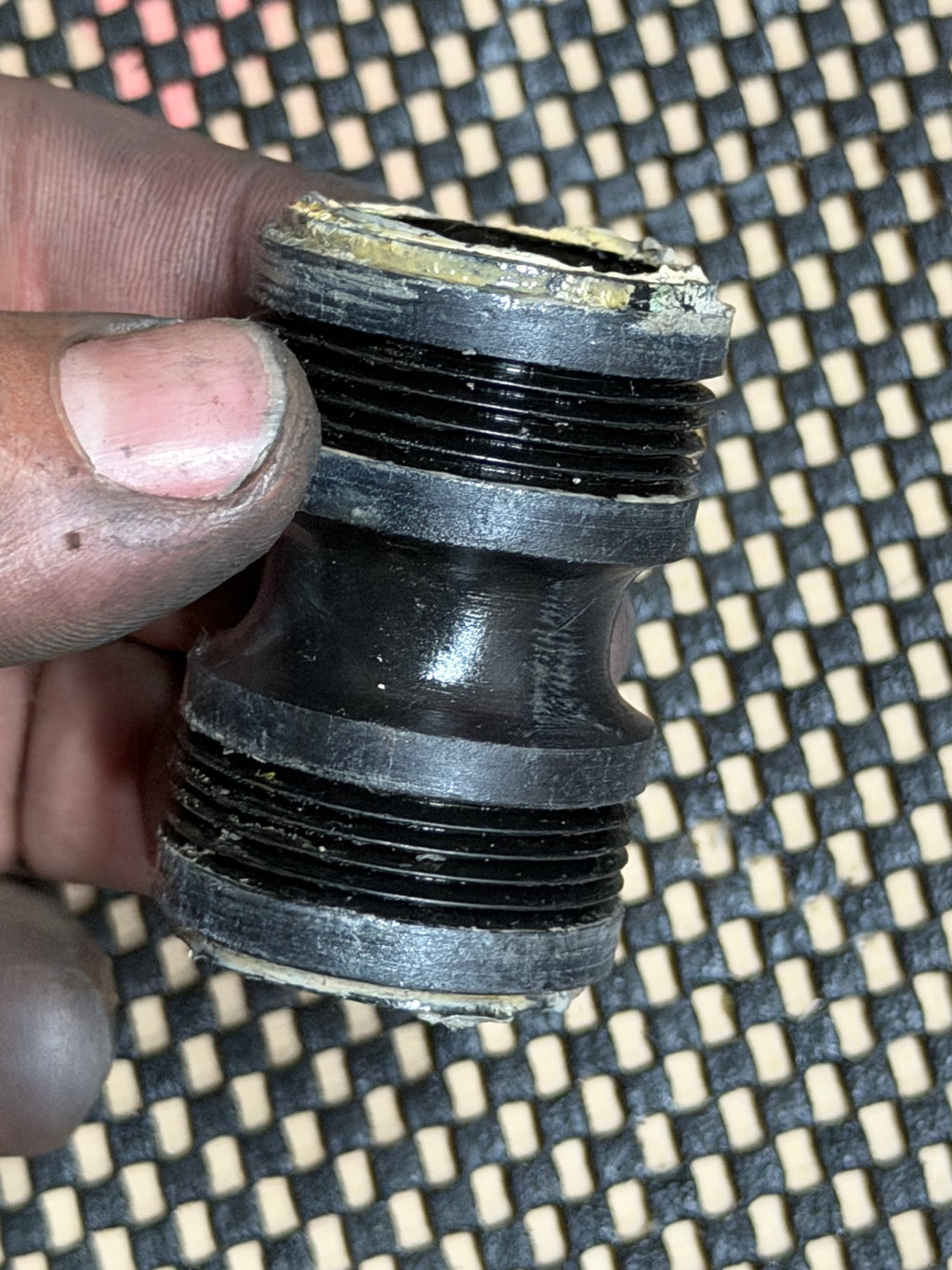 Shimano Bottom Bracket Inner Sleeve Cap – sleeve cap close-up