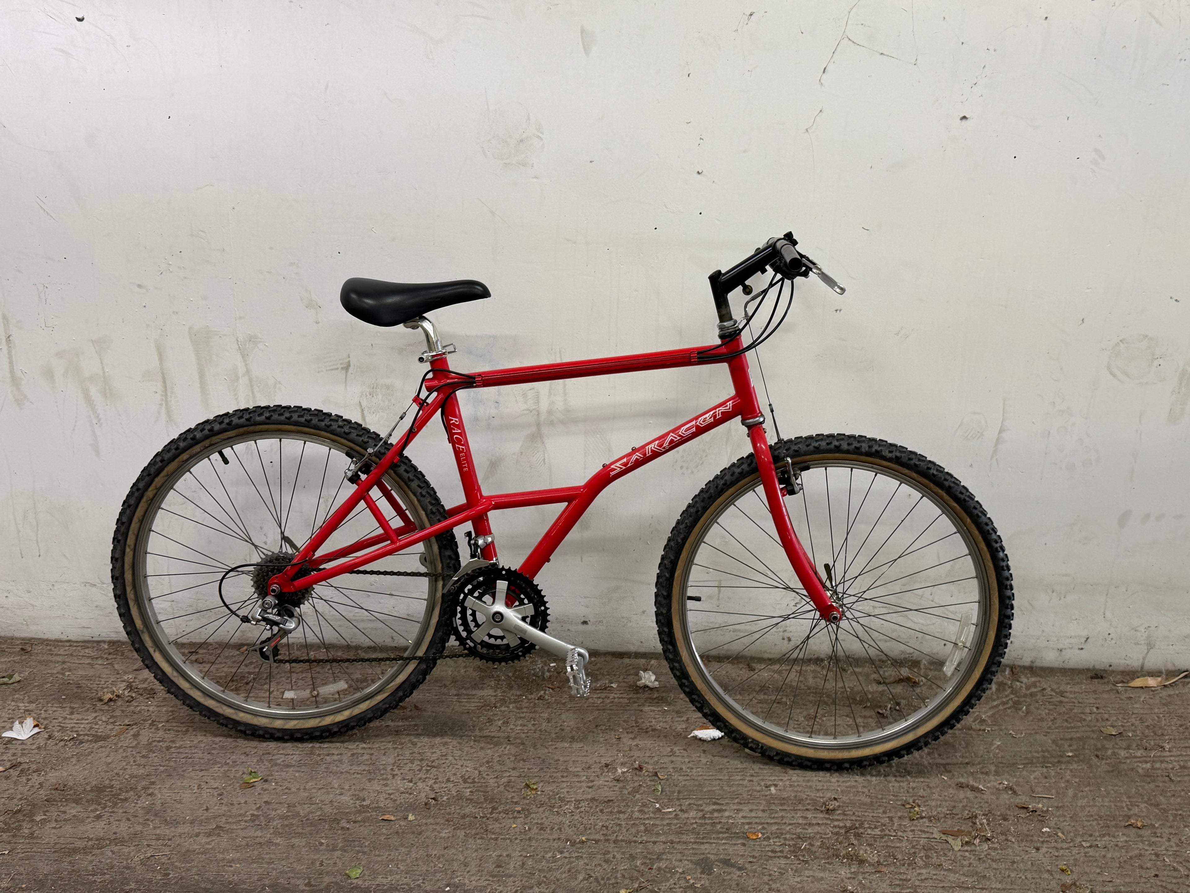 90s Saracen MTB Bike Size Medium 26inch