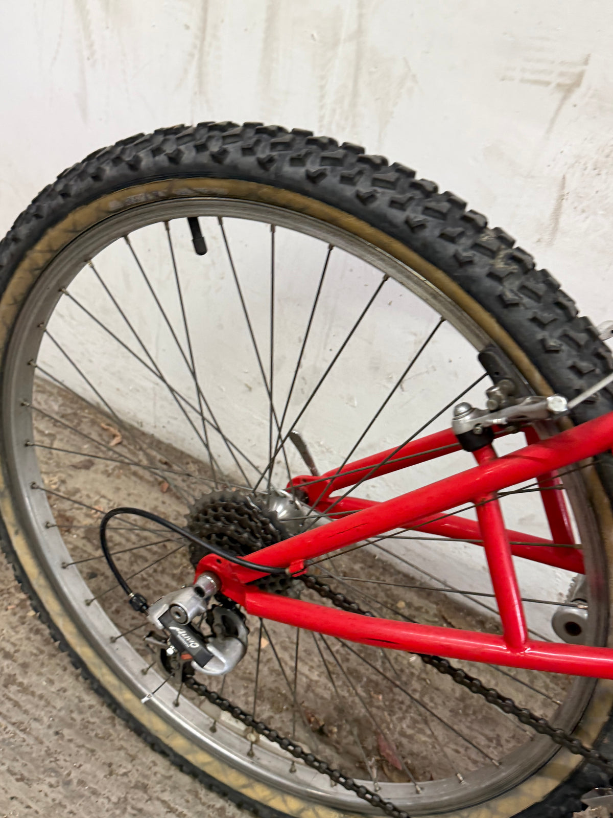 90s Saracen MTB Bike Size Medium 26inch