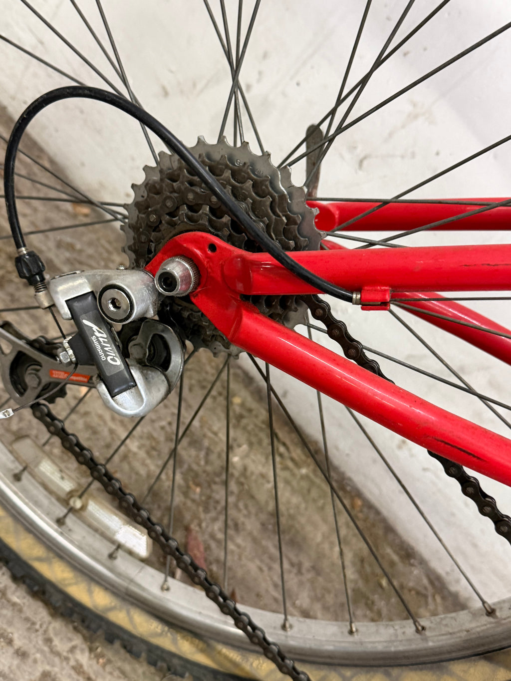 90s Saracen MTB Bike Size Medium 26inch
