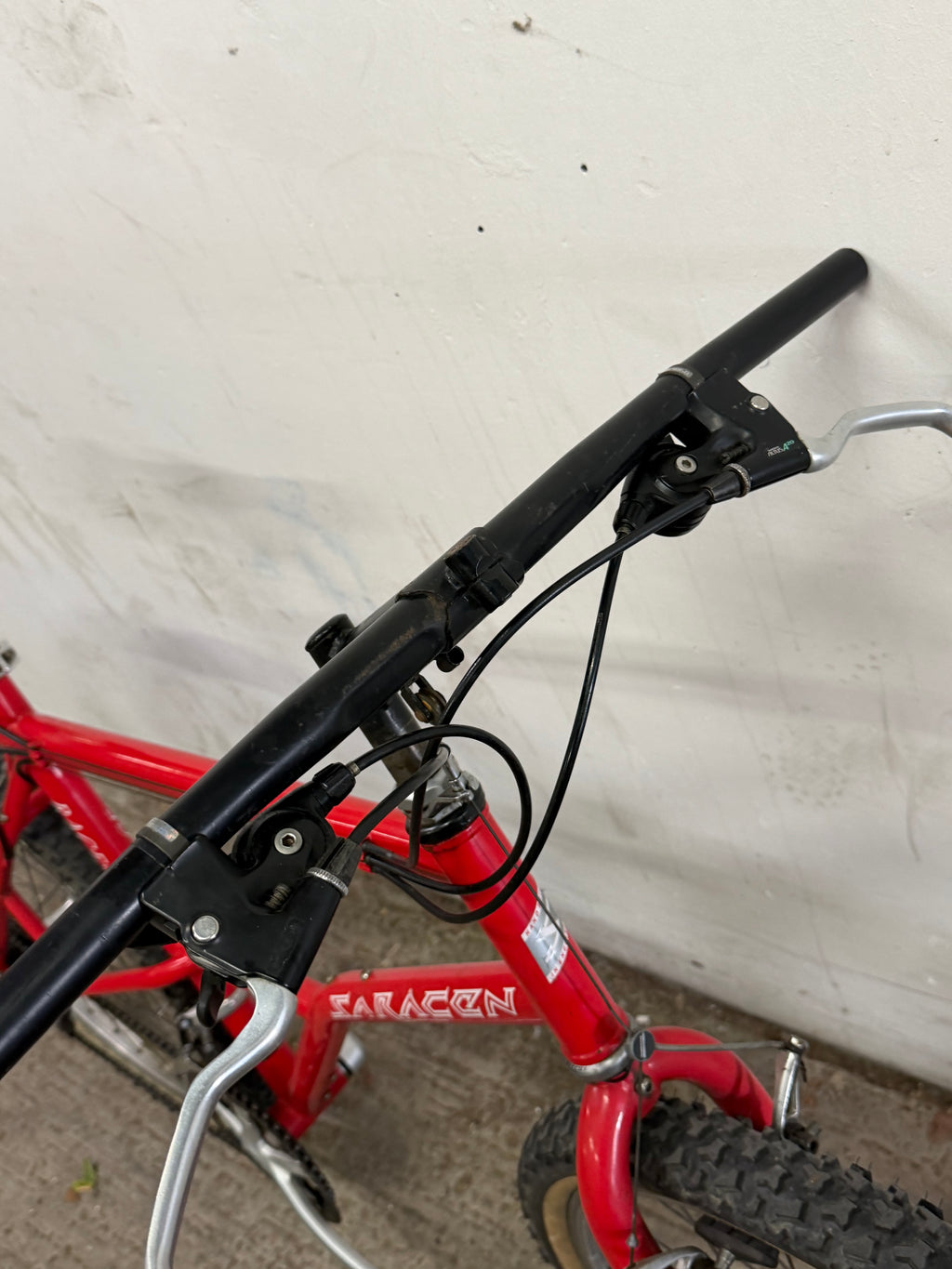 90s Saracen MTB Bike Size Medium 26inch