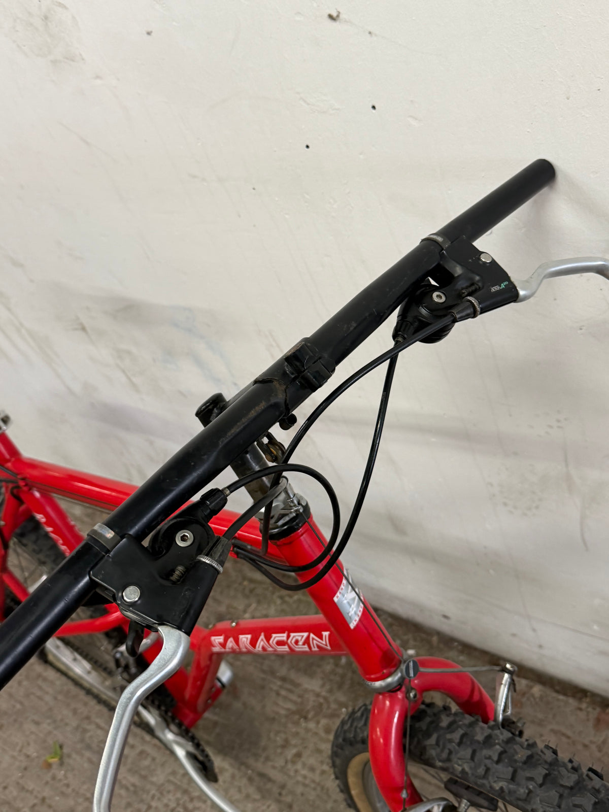 90s Saracen MTB Bike Size Medium 26inch