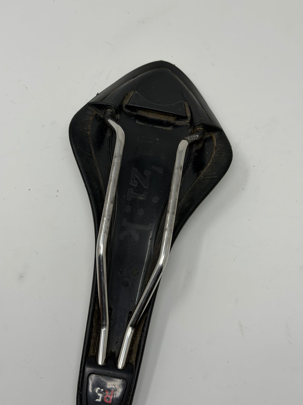 Fizik Arione Saddle