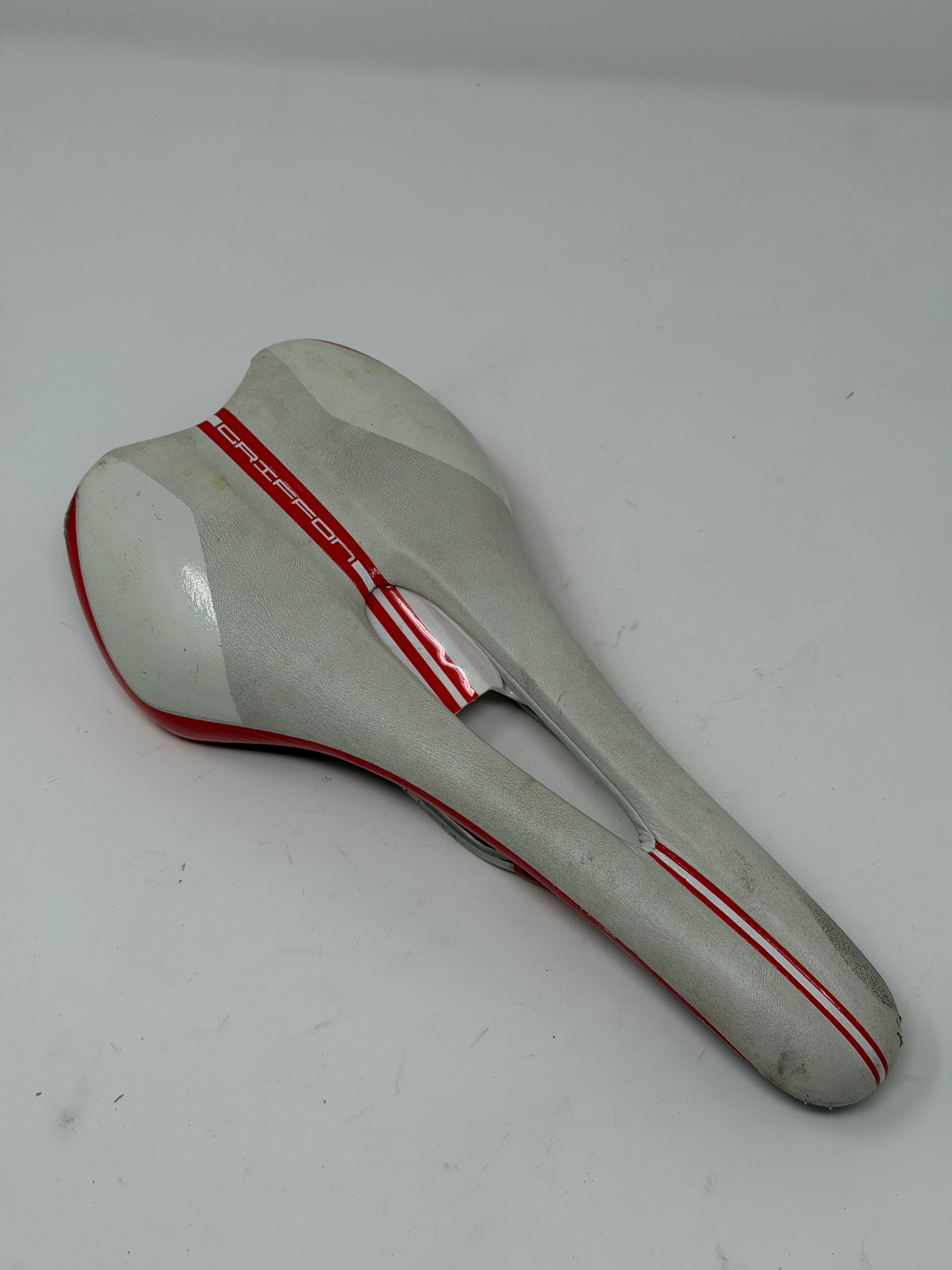 Pro Griffon Road Saddle