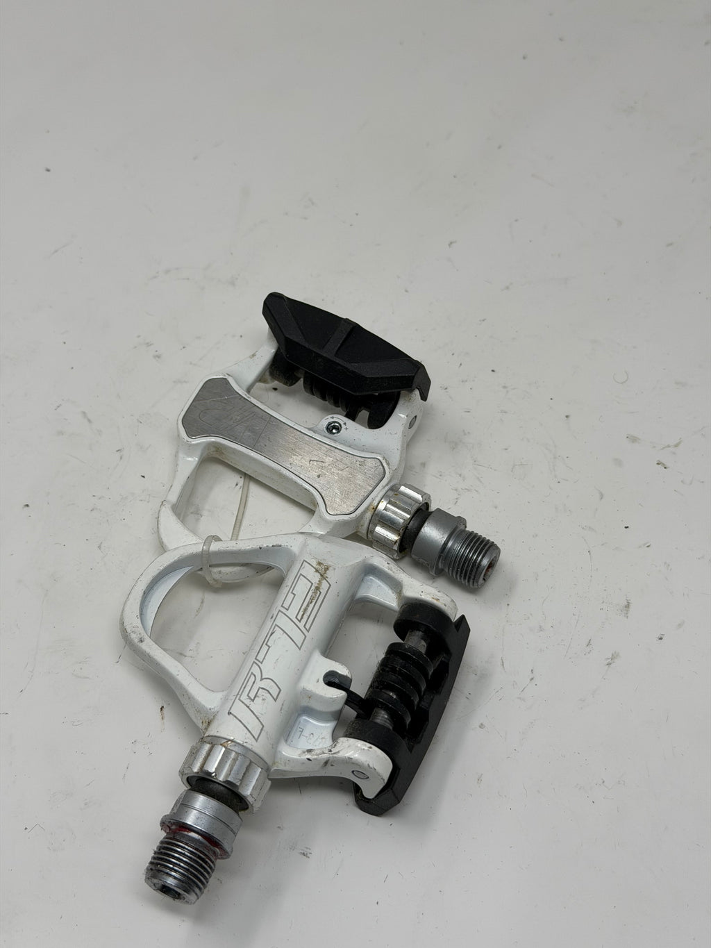 VP R73 Road Pedals