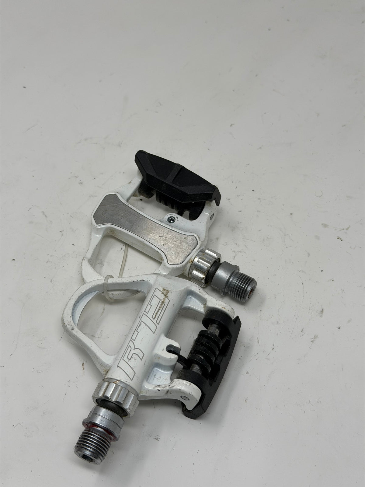 VP R73 Road Pedals