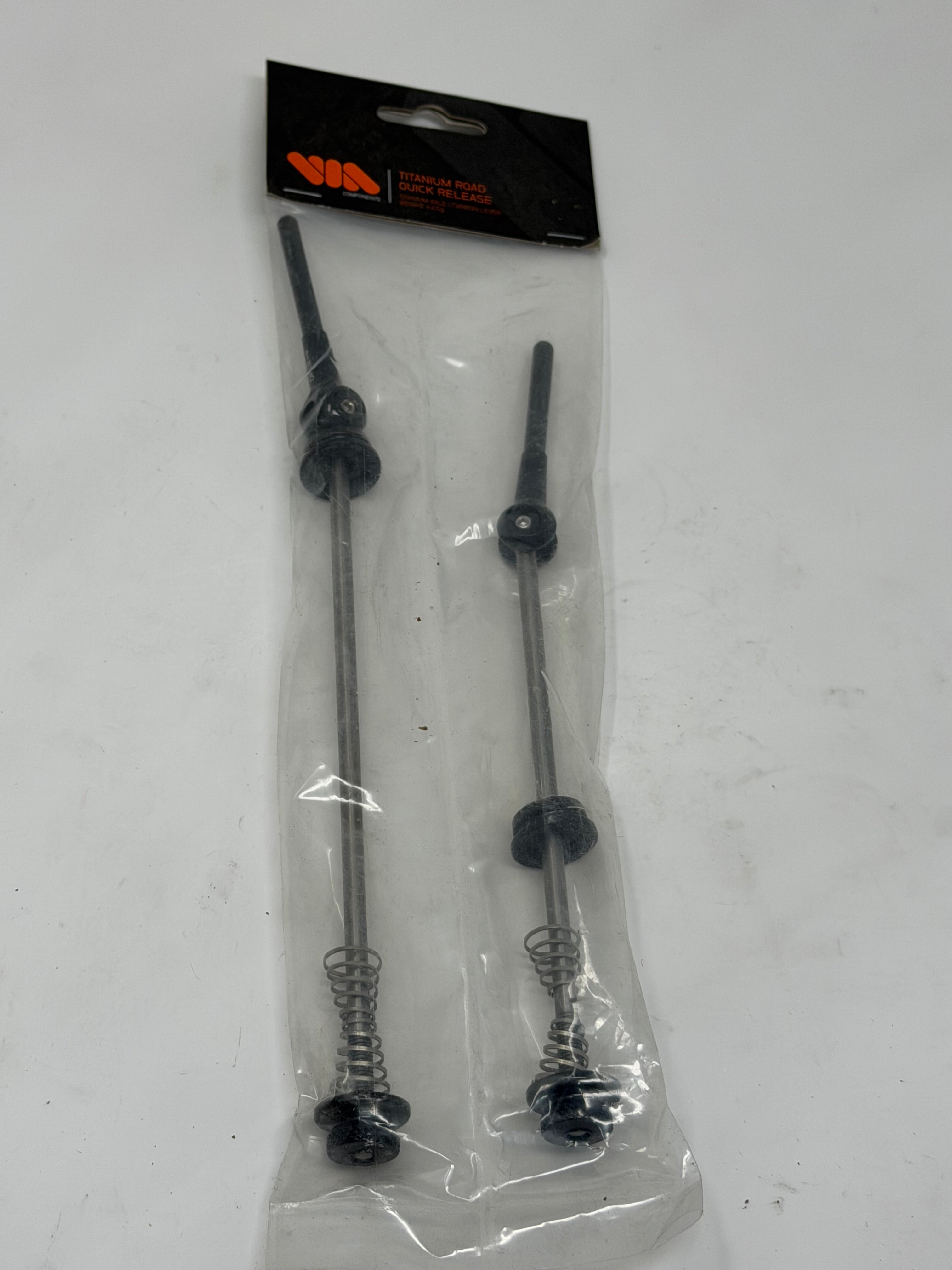 Via Titanium QR For Road F/142mm R/174mm-Black