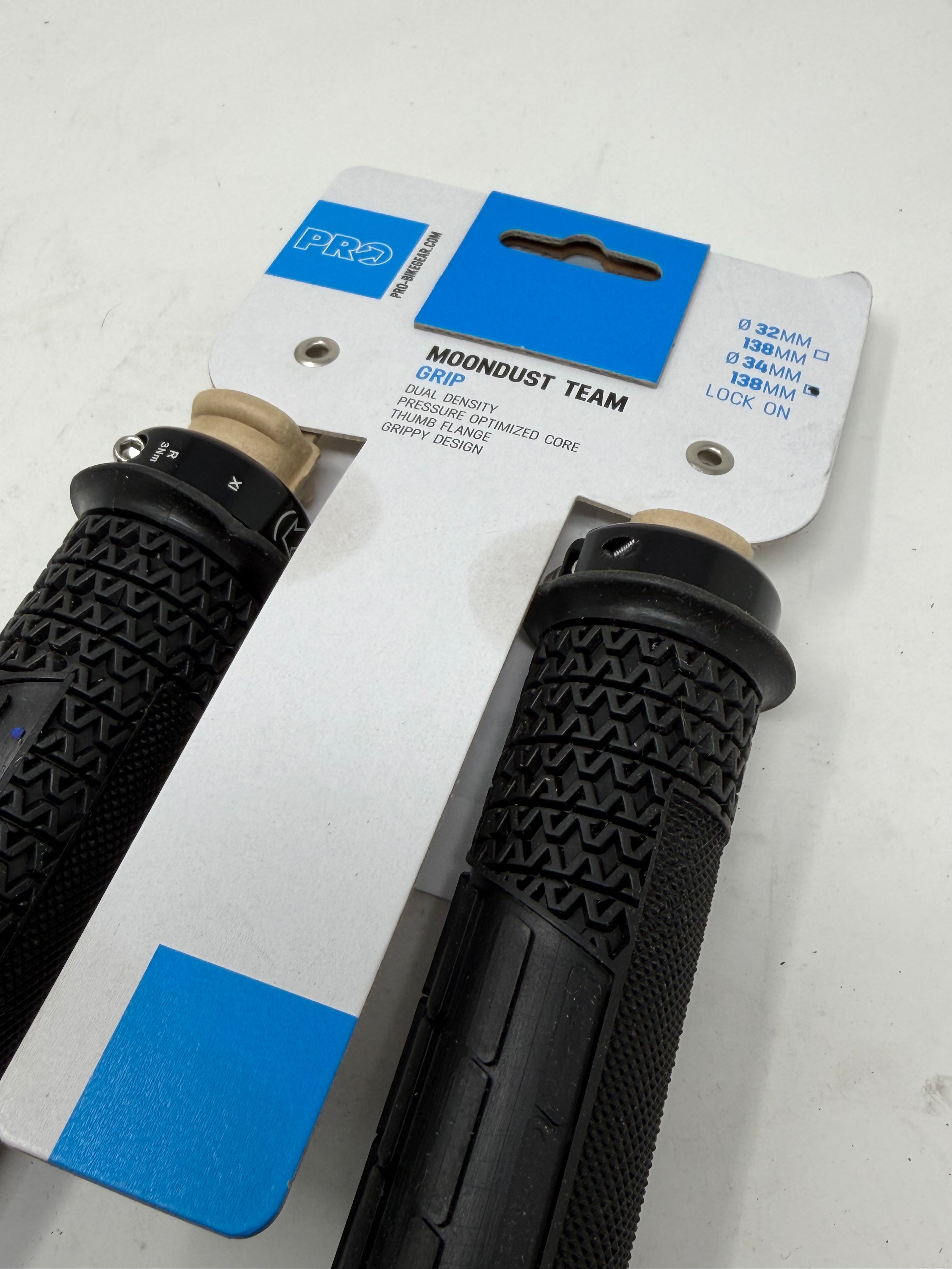 Pro Lock On Grips - 138 x - Black 32 mm