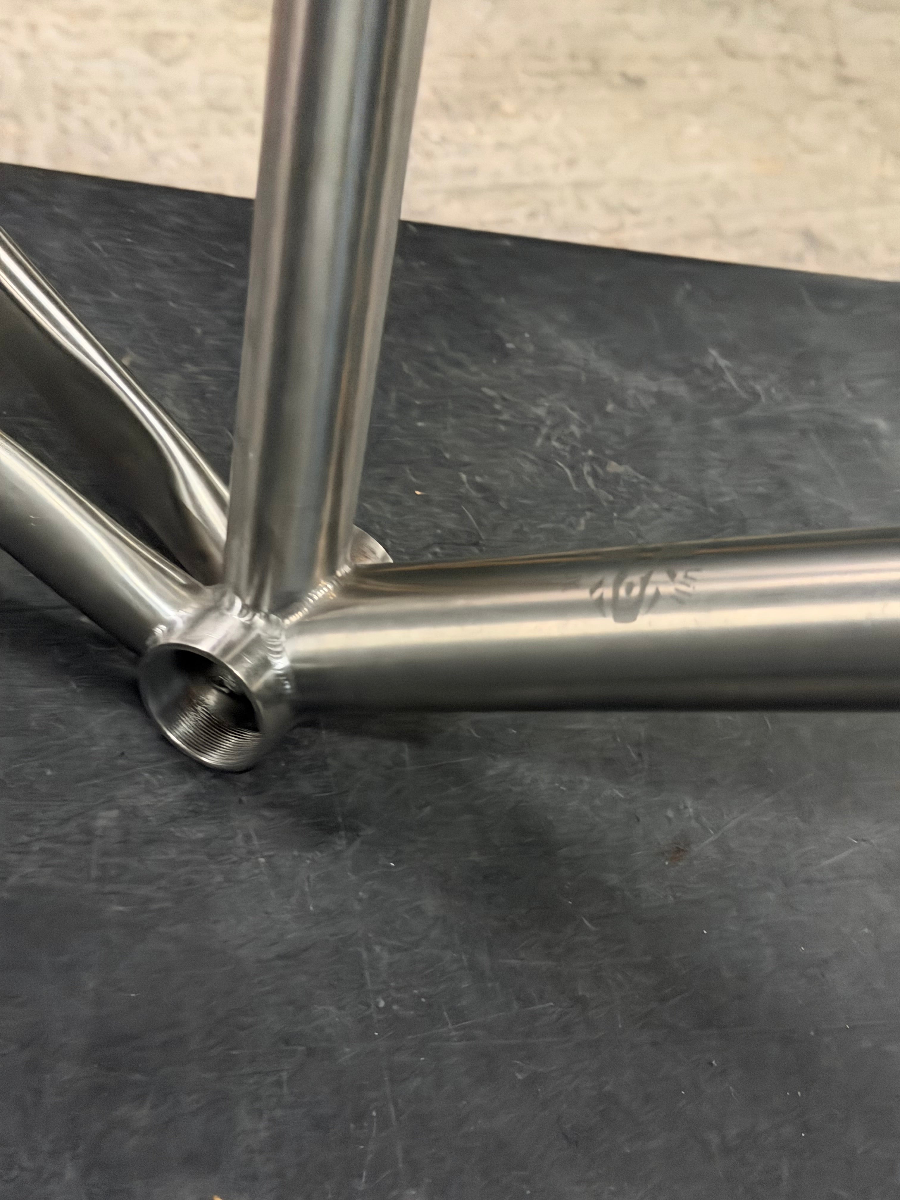 Moda titanium senza track frameset size 56