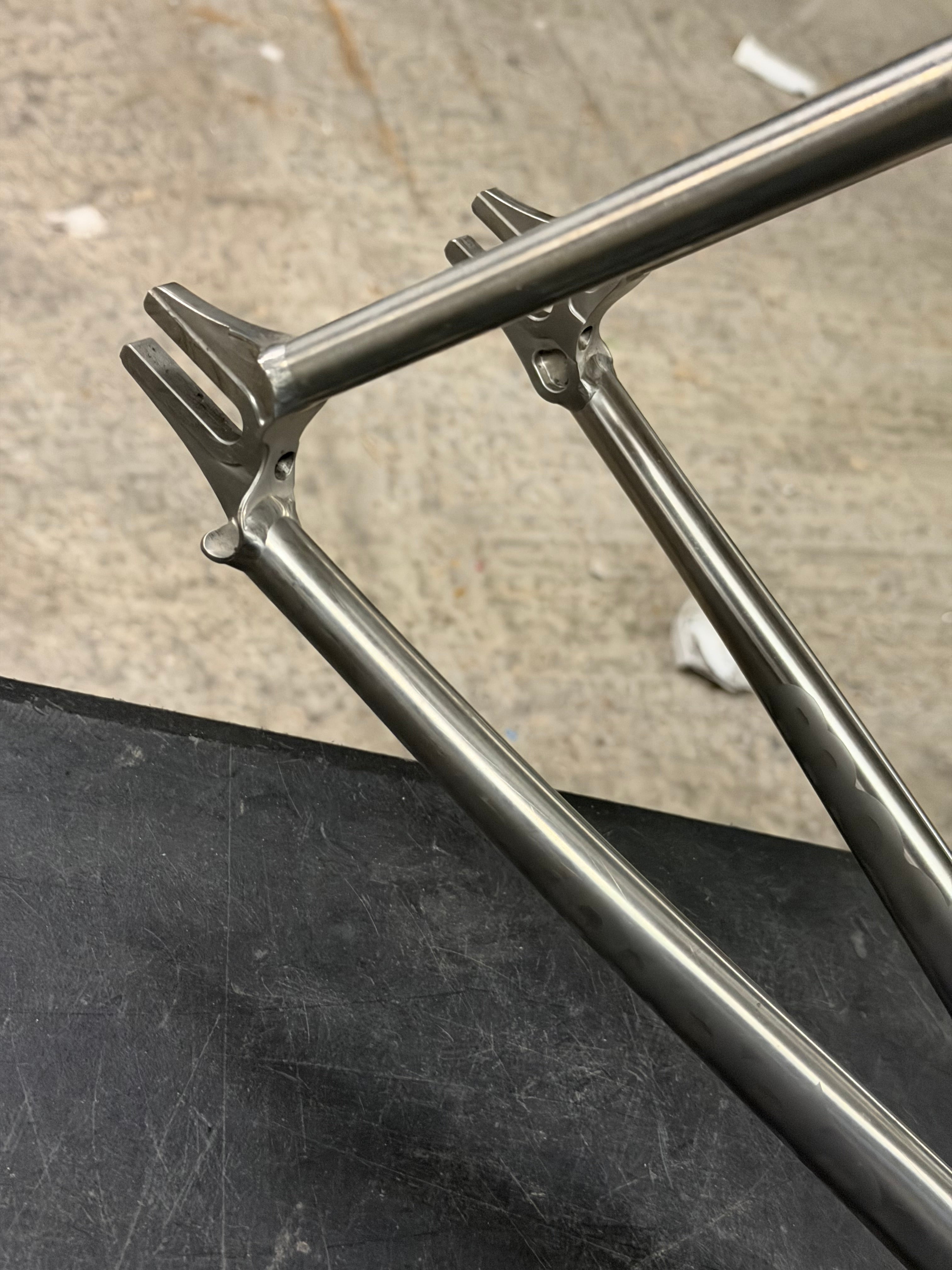 Moda titanium senza track frameset size 56