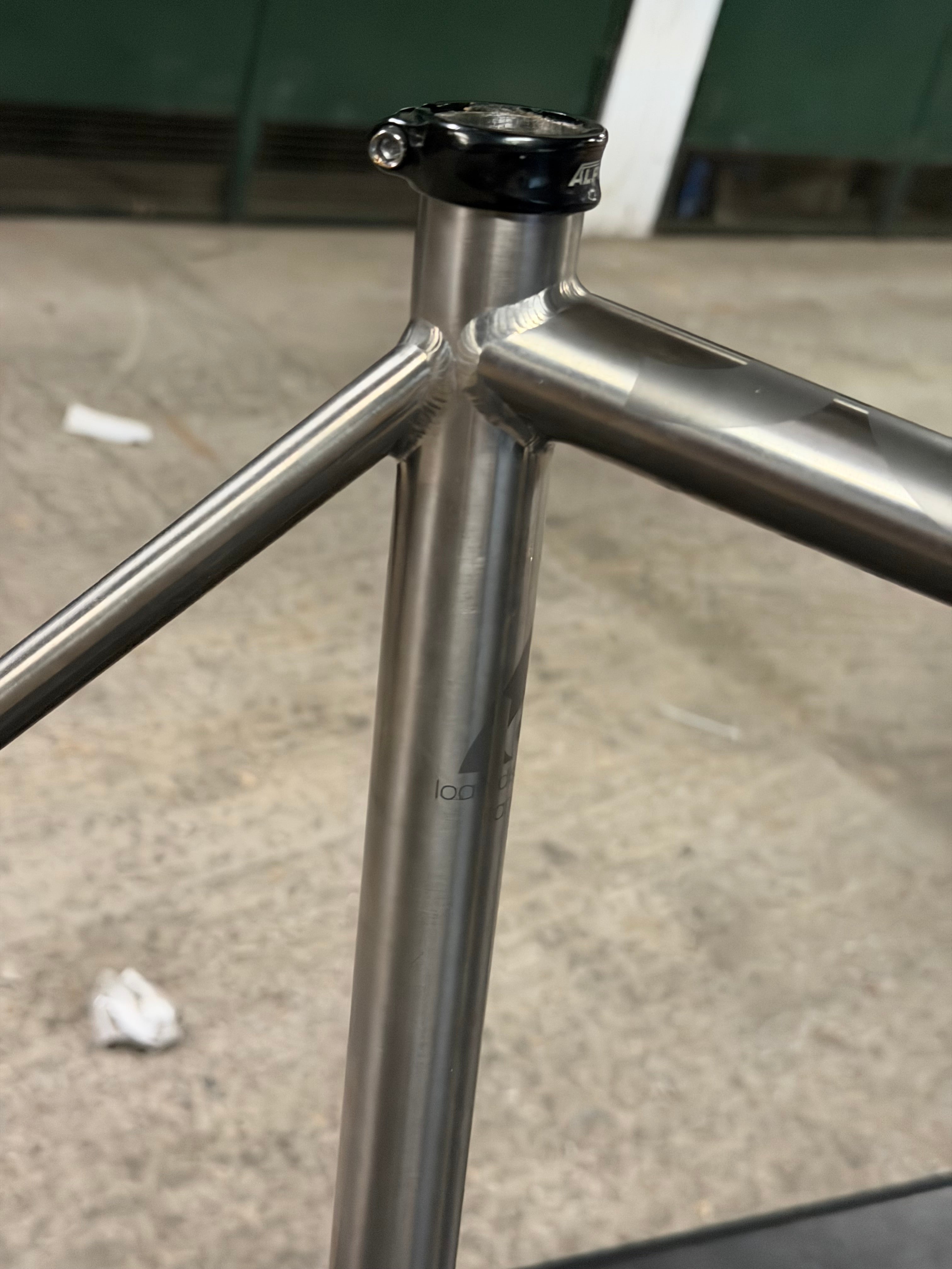 Moda titanium senza track frameset size 56