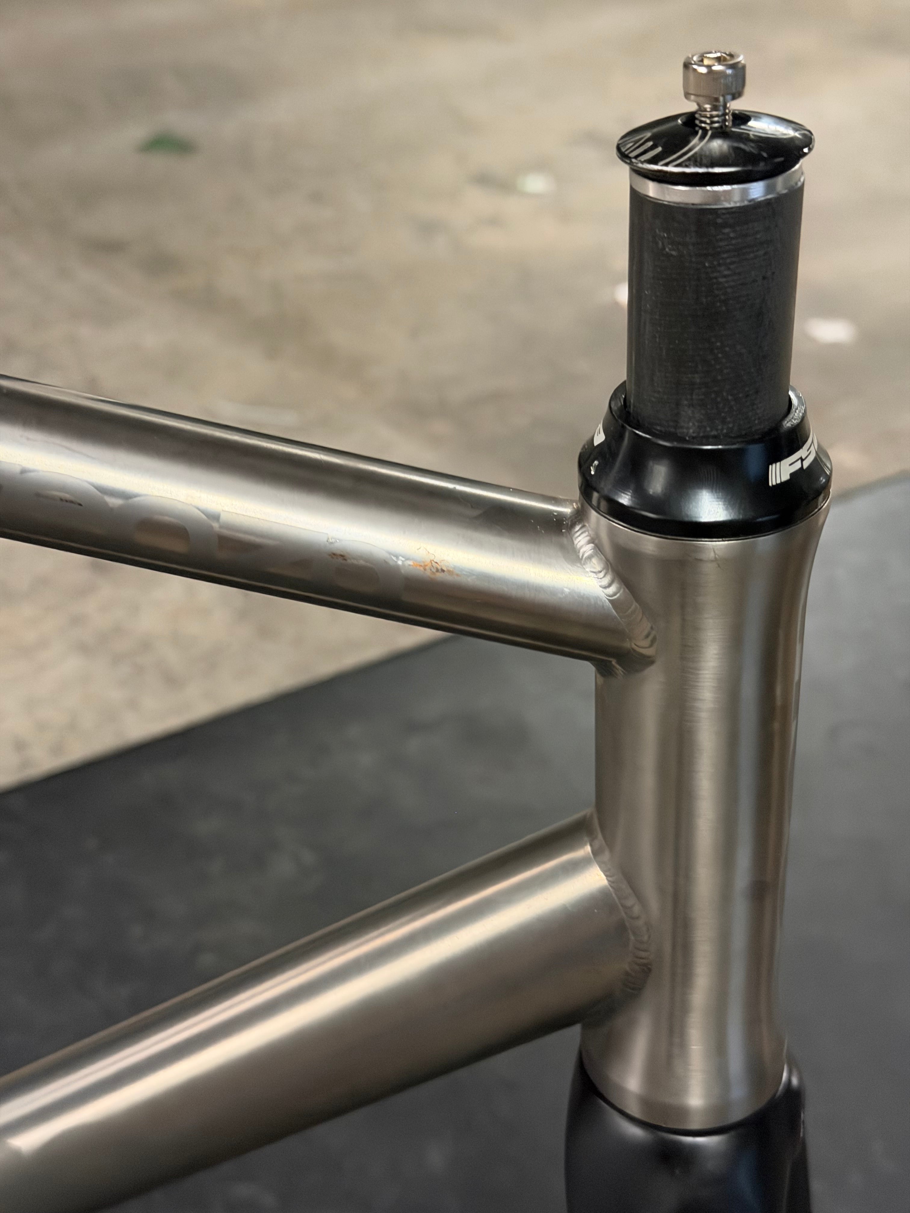 Moda titanium senza track frameset size 56
