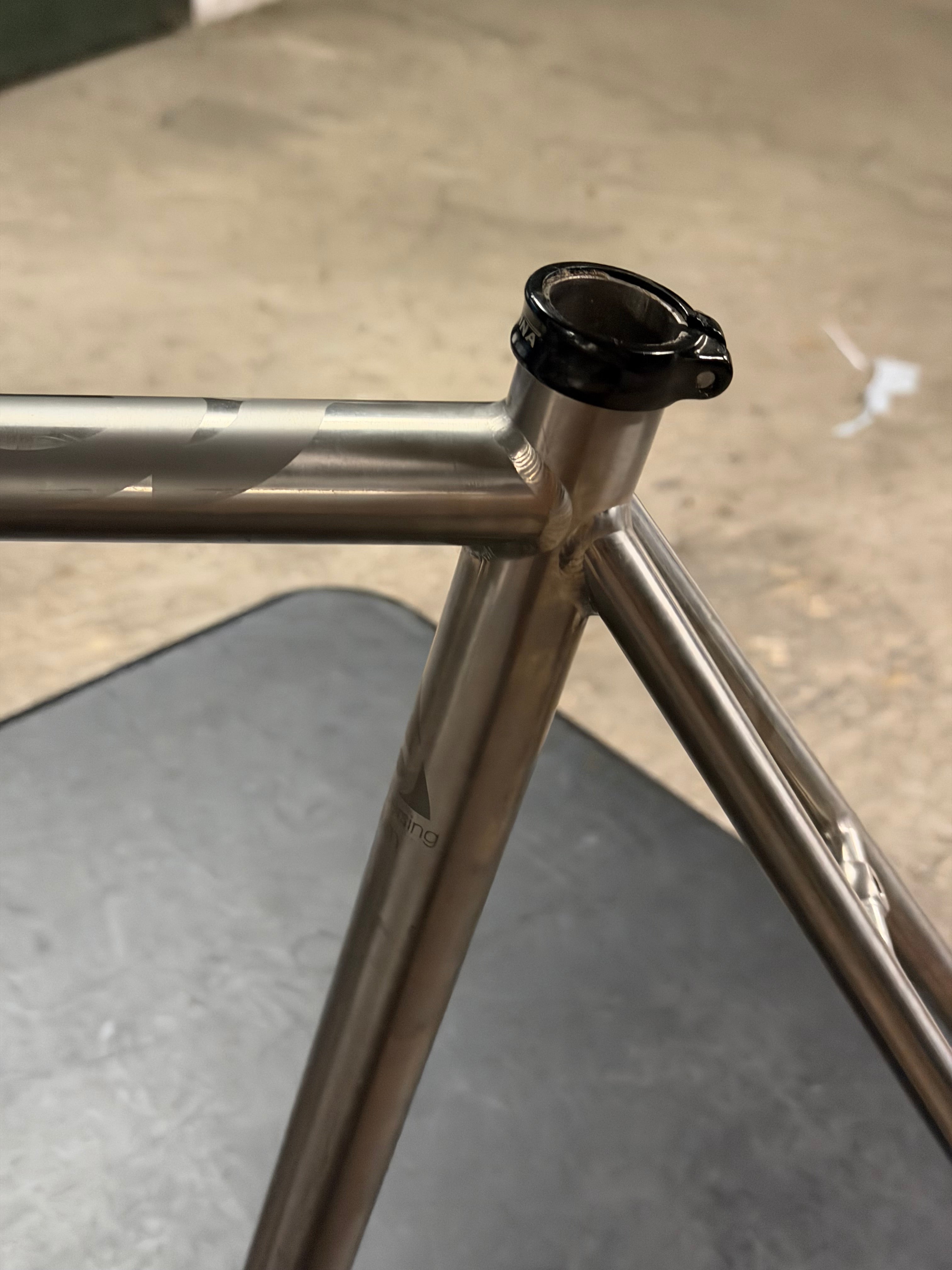 Moda titanium senza track frameset size 56