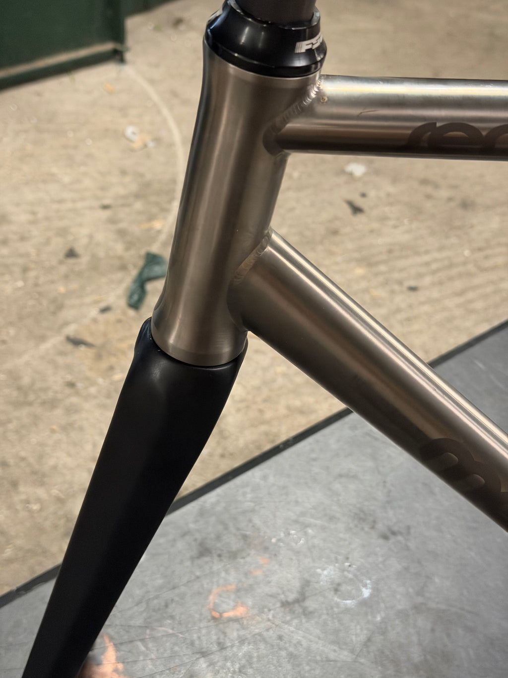 Moda titanium senza track frameset size 56
