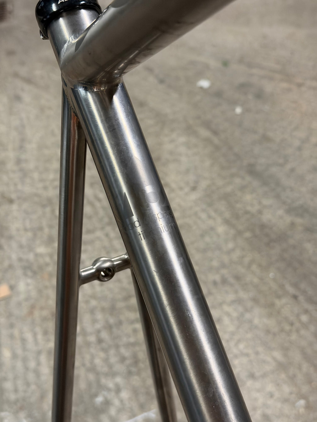 Moda titanium senza track frameset size 56