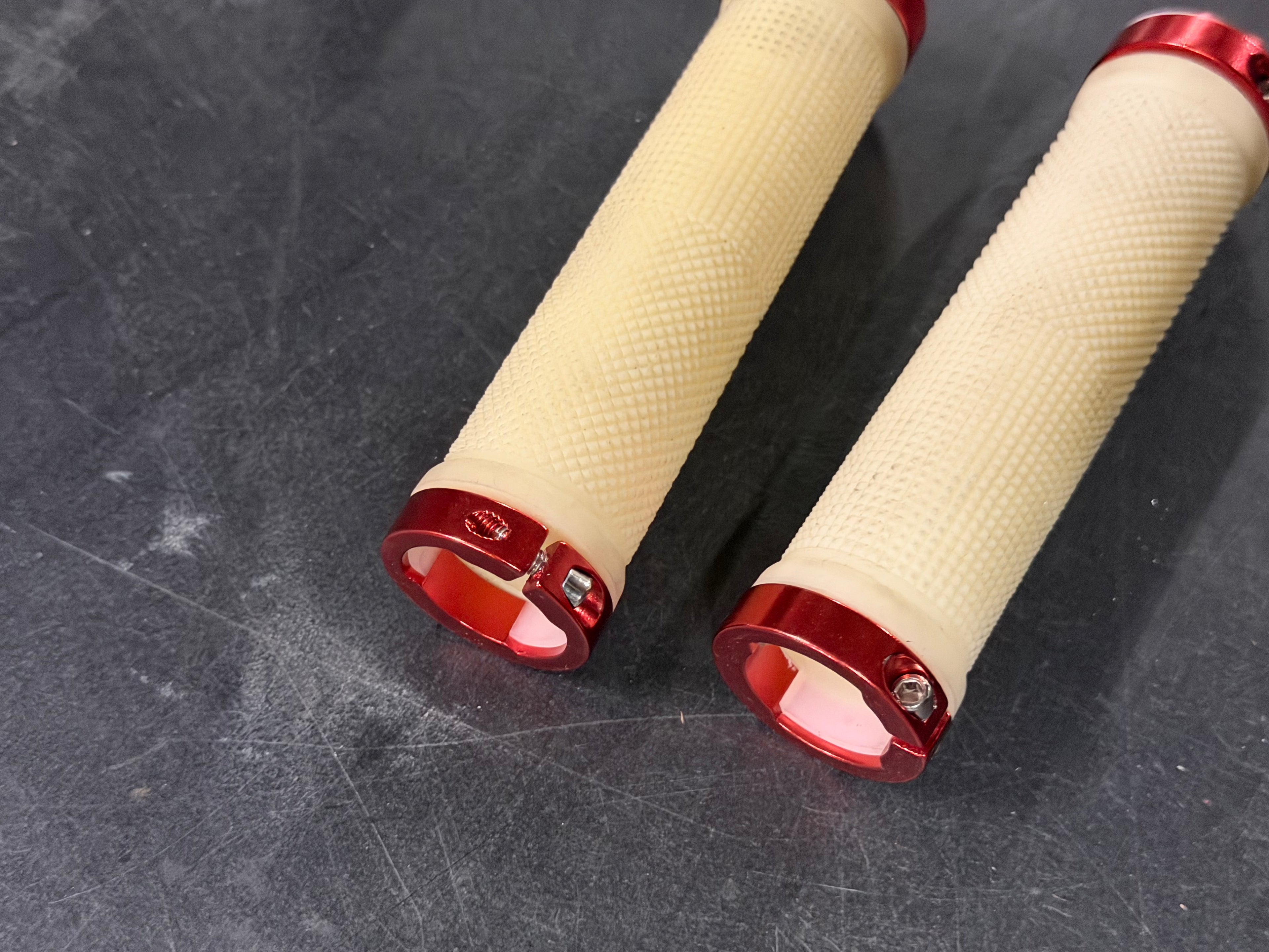Handlebar Grips Lock On