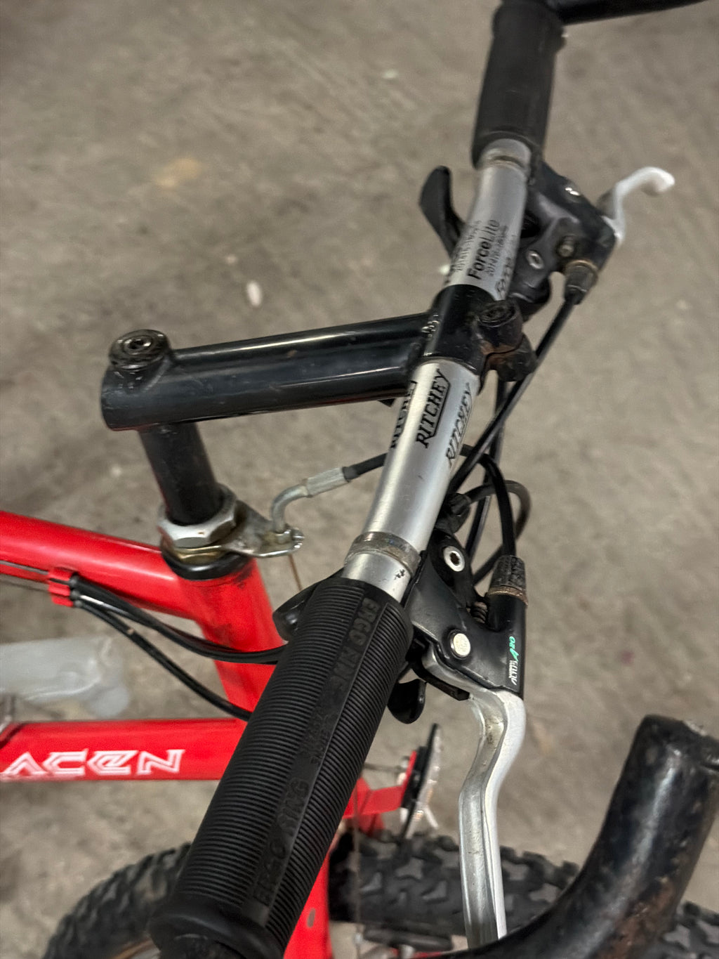 Saracen RaceLite Vintage MTB 26" Mountain Bike – 90s