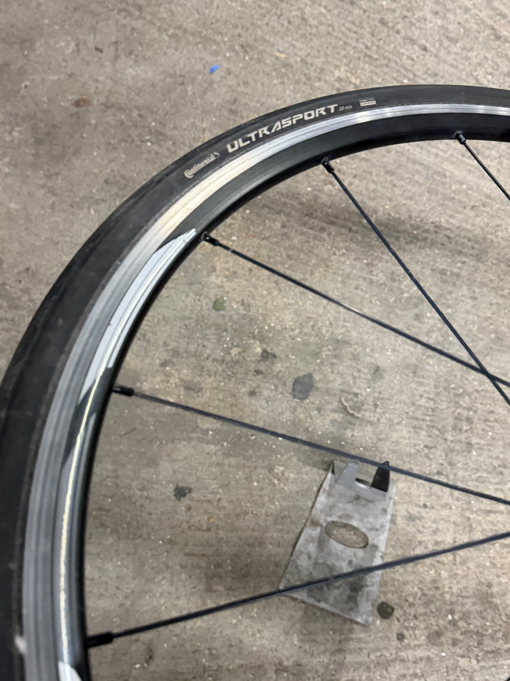 Shimano Front Wheel 700c QR