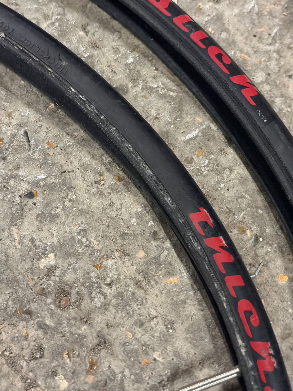 Thickslick tires 700c x 23c