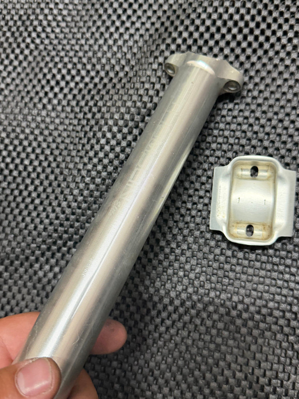 Thomson 31.6 Missing Base and Bolts 23cm