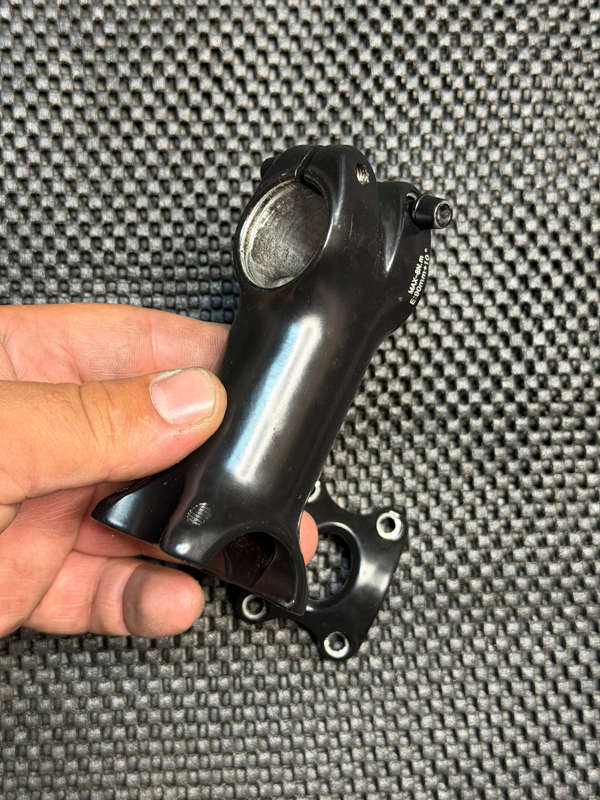 Stem 90mm 31.8 missing Bolts