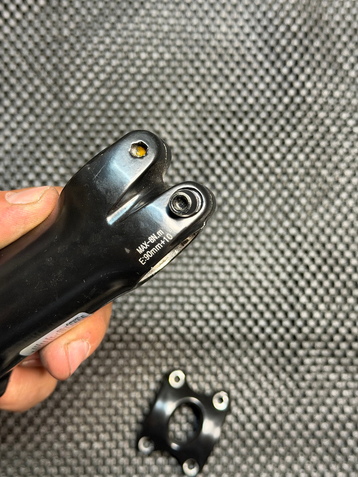 Stem 90mm 31.8 missing Bolts