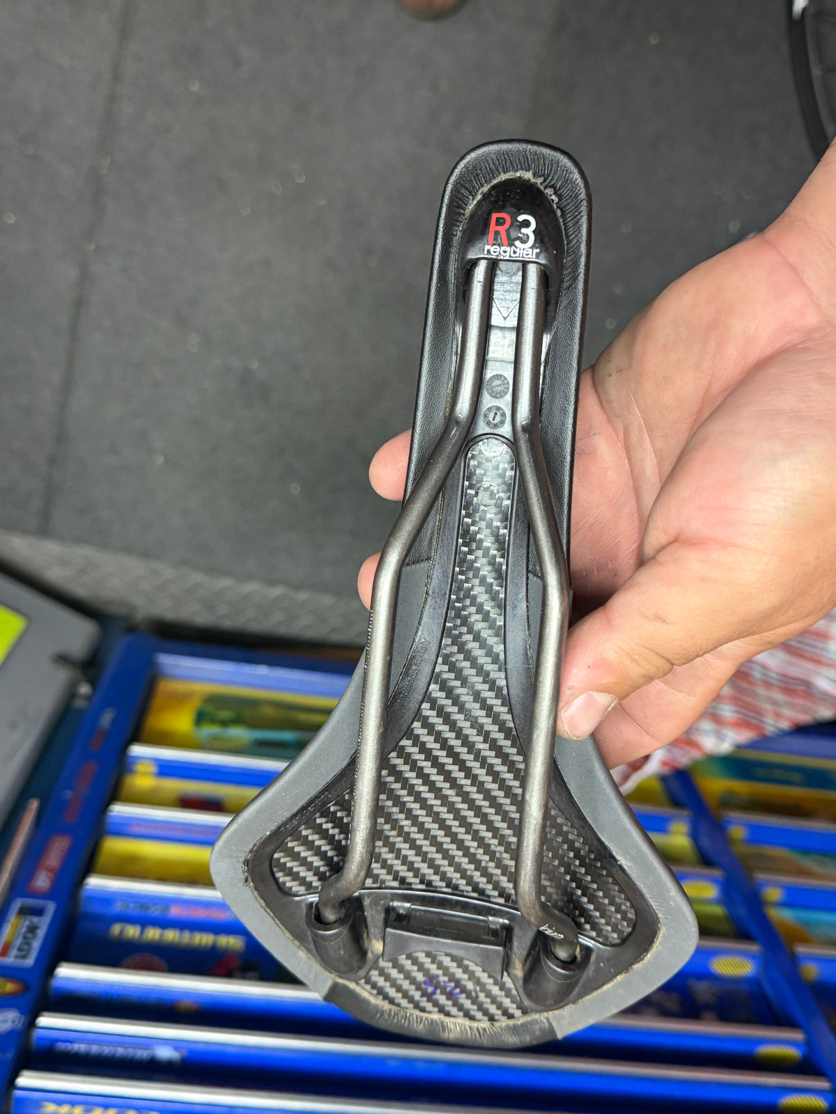 Fizik R3 Regular Bike Saddle Antares by Fizik at Miclo Bikes - image 3