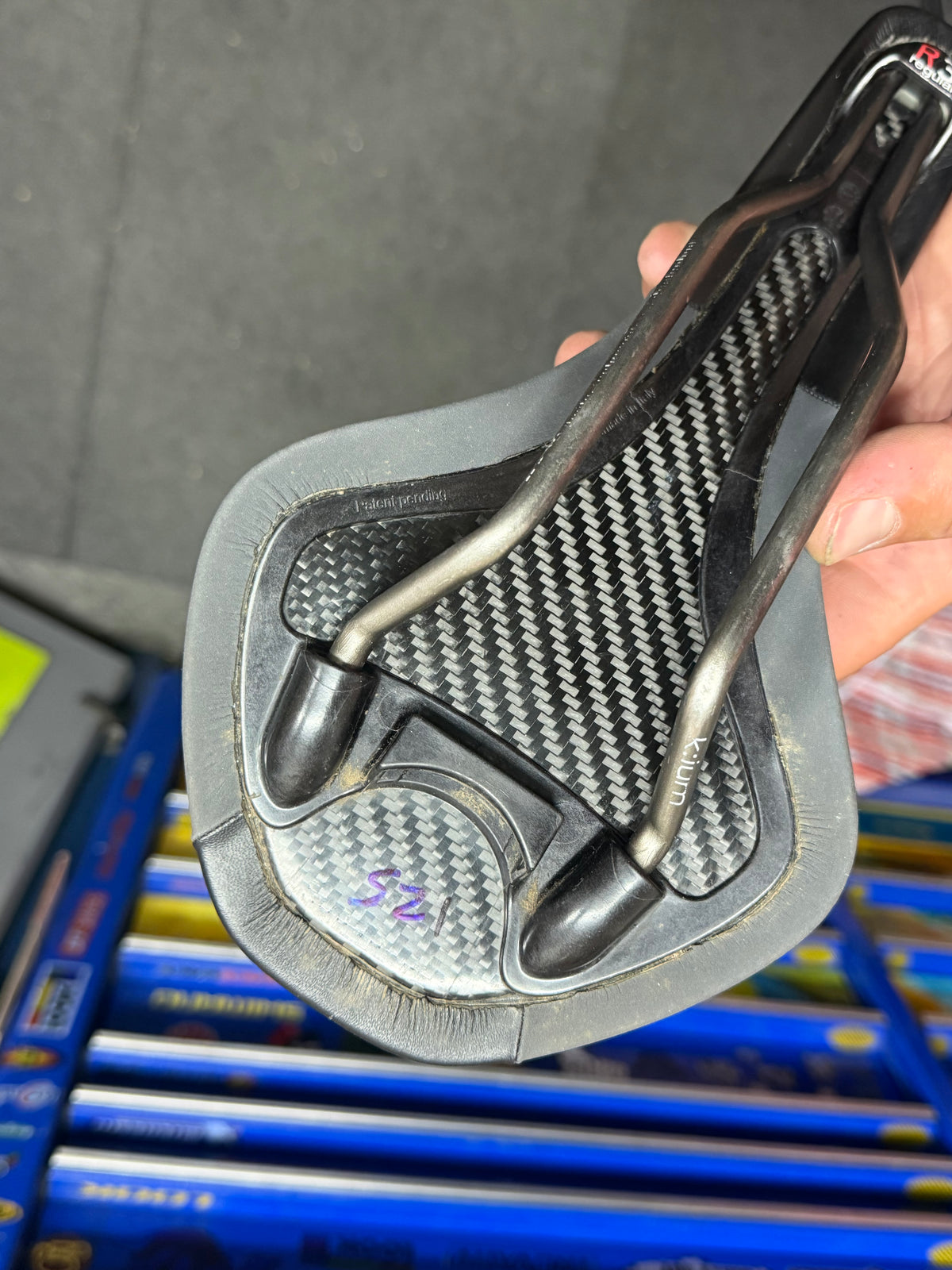 Fizik R3 Regular Bike Saddle Antares by Fizik at Miclo Bikes - image 2