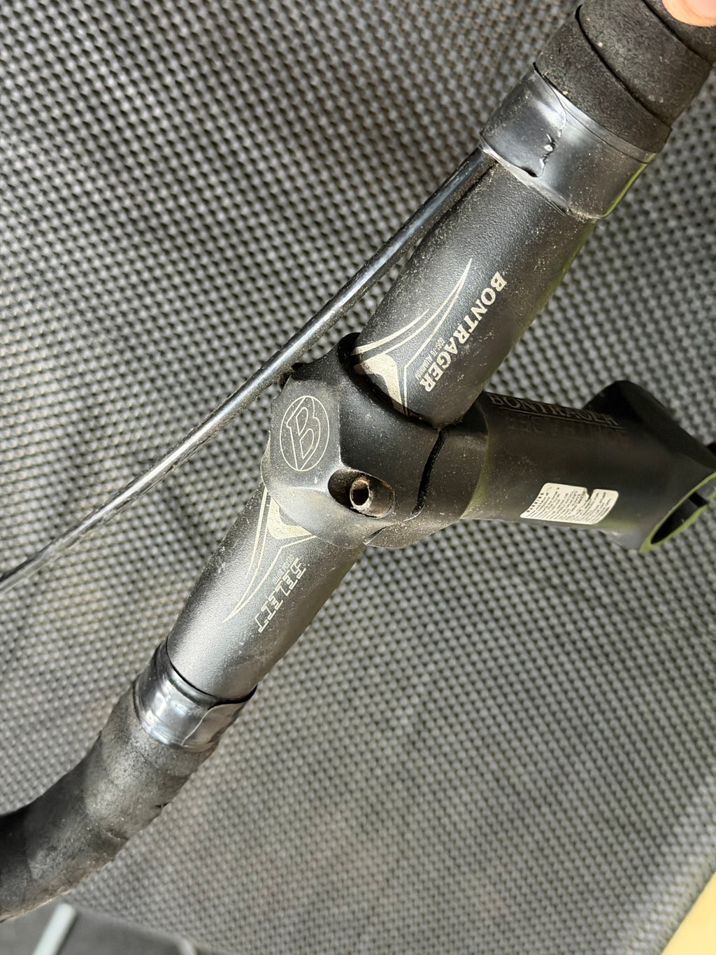 Bontrager Handlebars 40cm Stem 120mm and Brake Lever