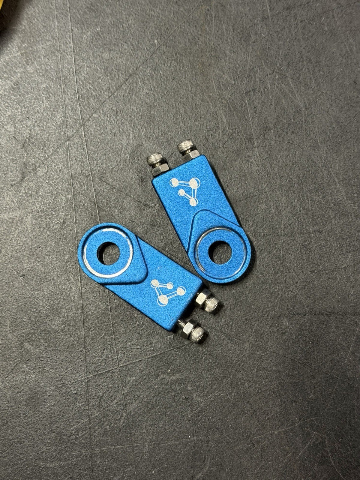 Genetic Chain Tag Tensioners