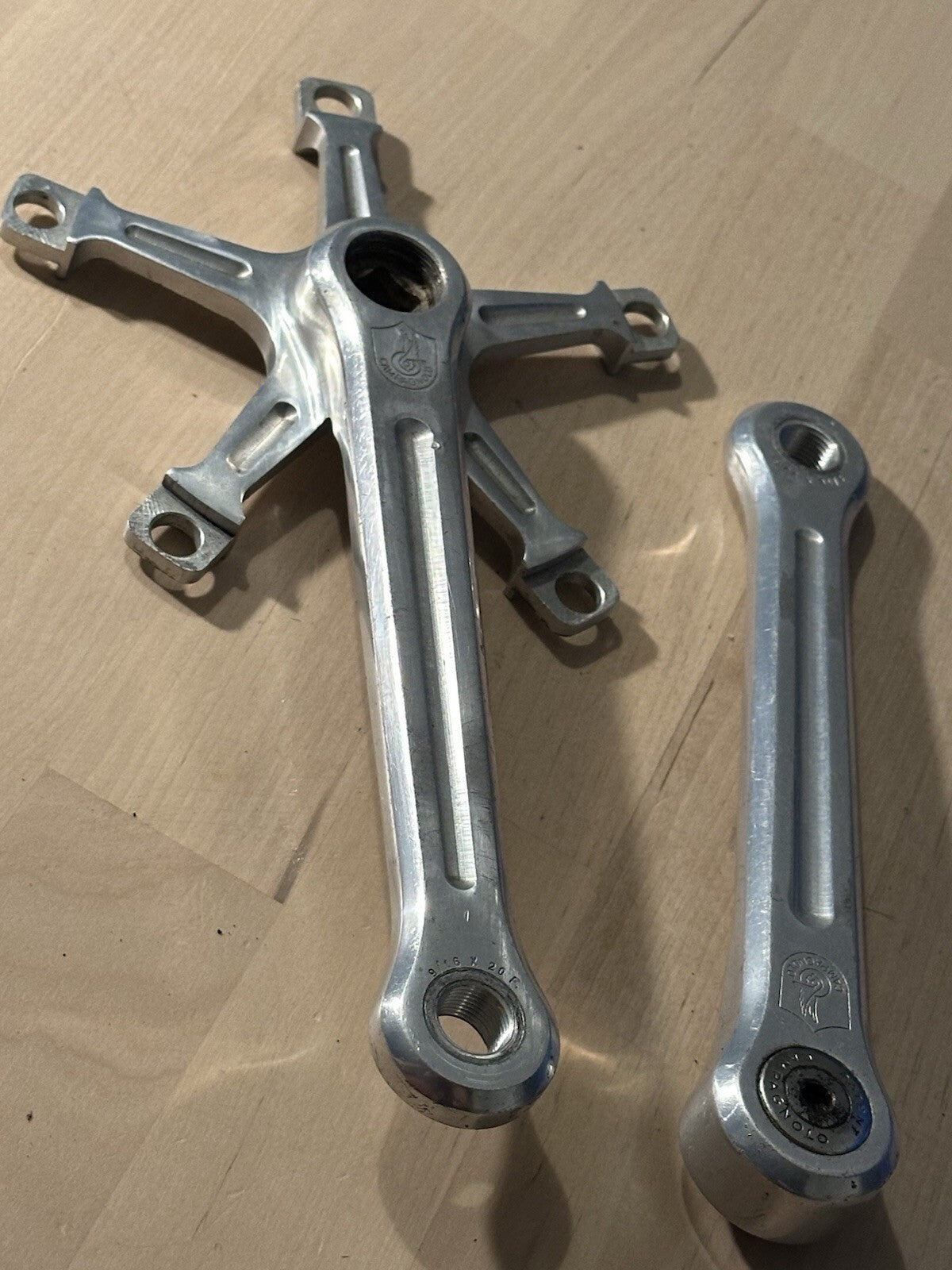 Campagnolo Record Strada 172.5mm Road Vintage Cranks - product photo | Miclo Bikes